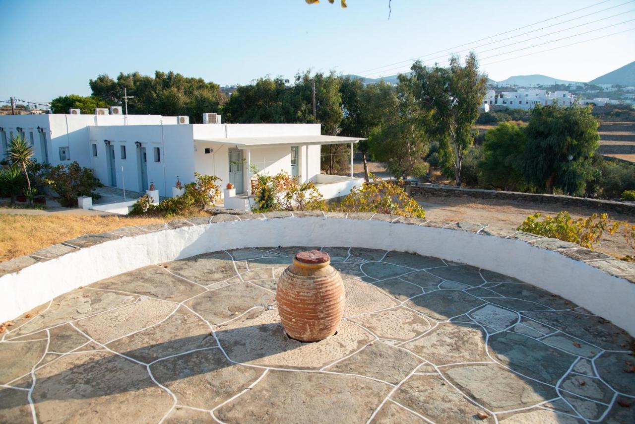 Hotel Themonia à Apollonía Extérieur photo