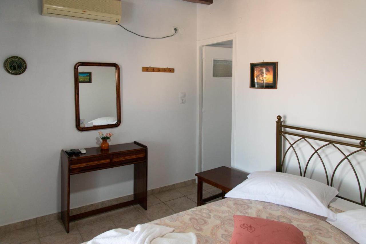 Hotel Themonia à Apollonía Extérieur photo