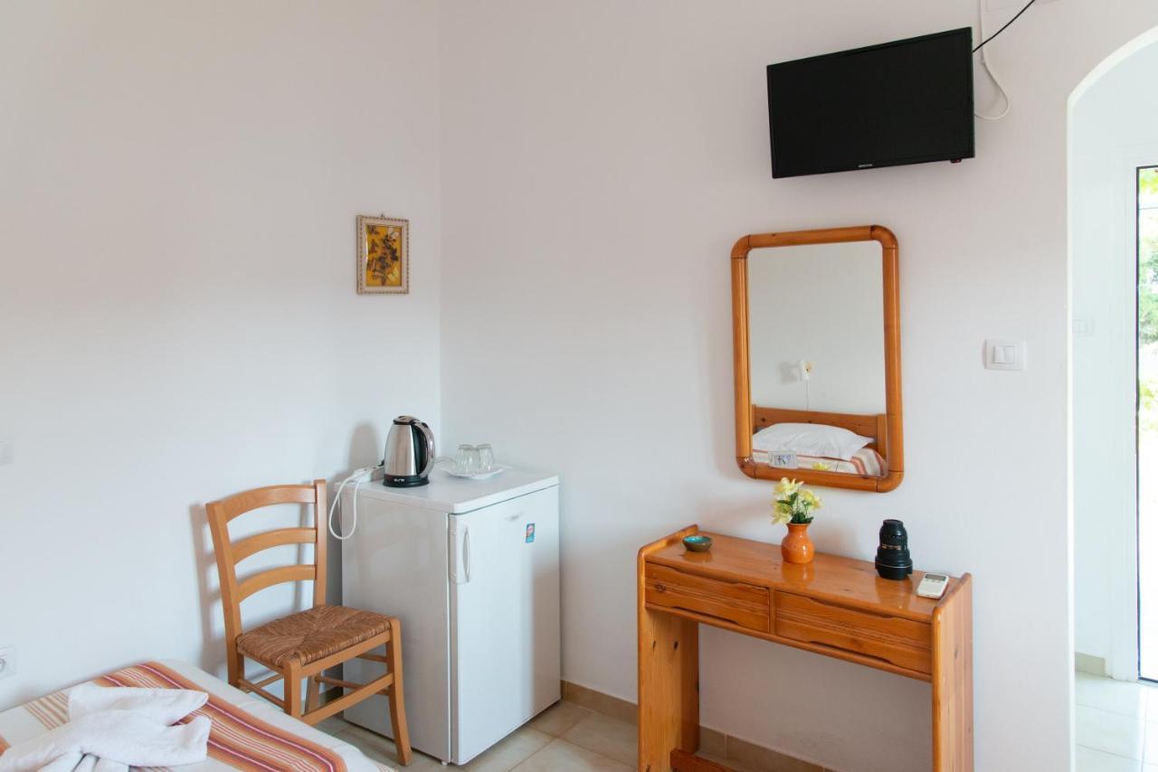Hotel Themonia à Apollonía Extérieur photo