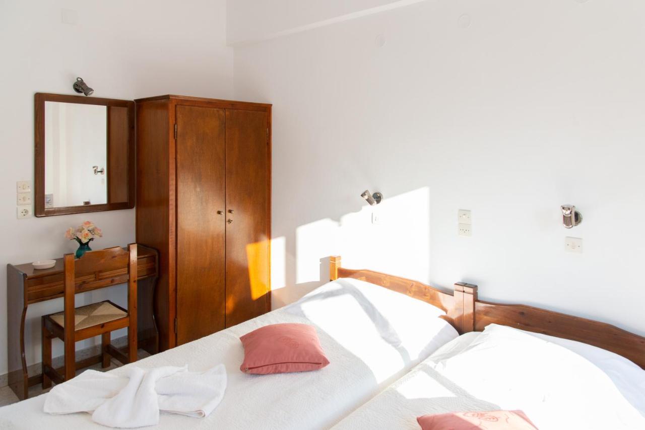 Hotel Themonia à Apollonía Extérieur photo